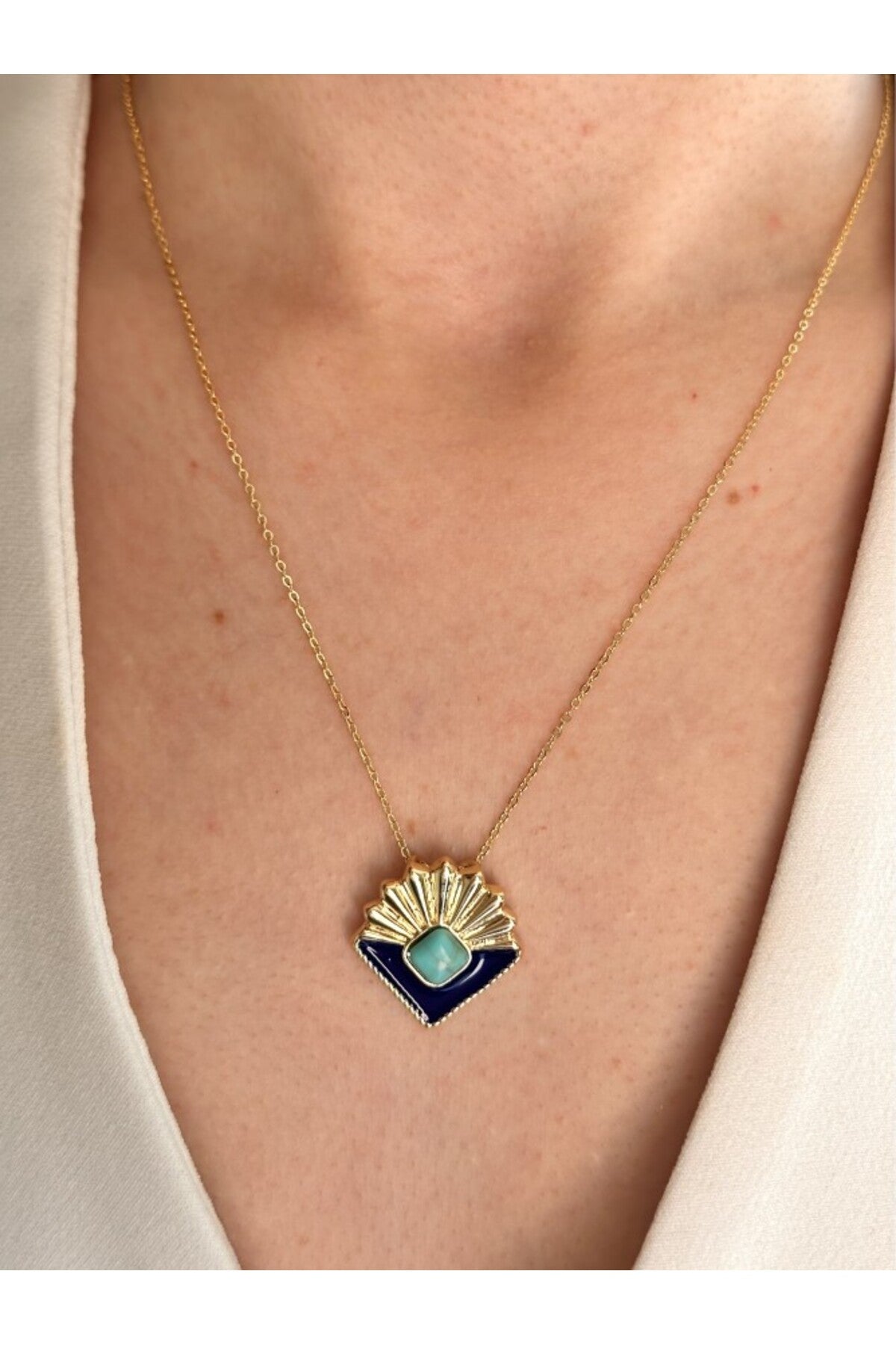 14K Çelik Üzeri Altın Kaplama Mineli Kare Uç Kolye