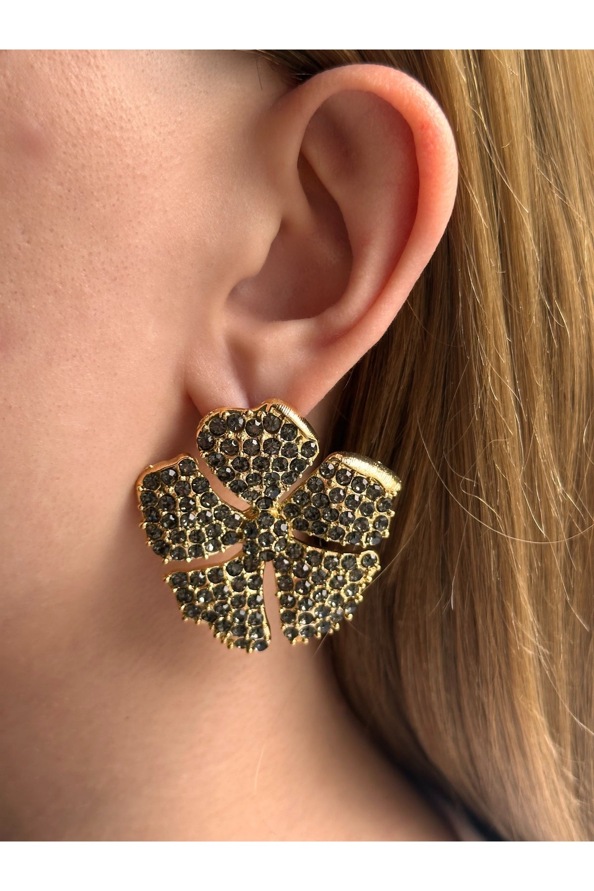 Siyah Zirkon Taşlı Yonca Küpe