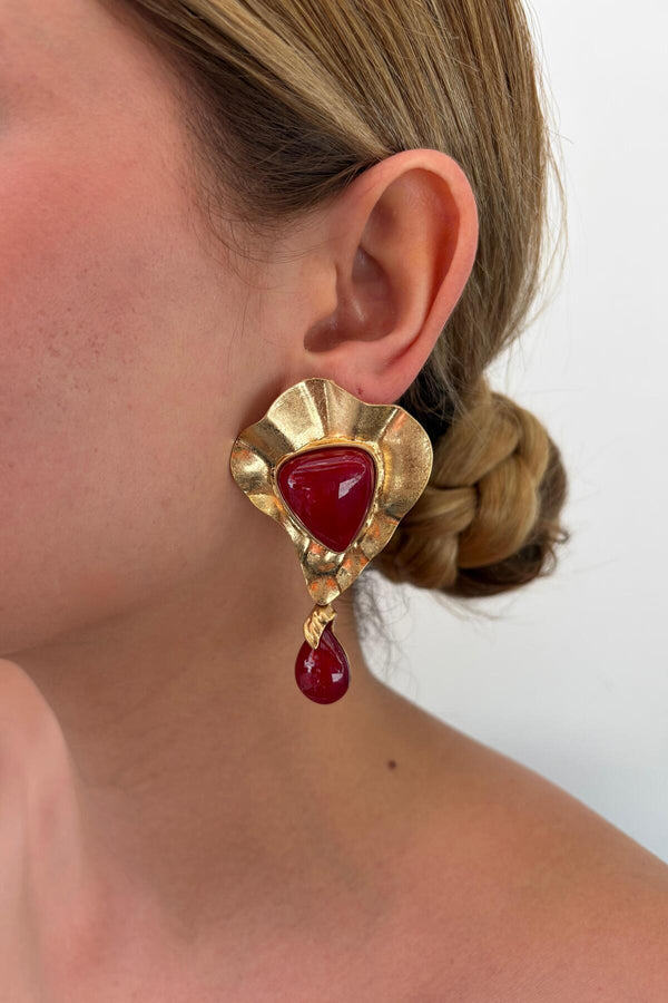 Çelik gold mat plaka detaylı bordo siny küpe