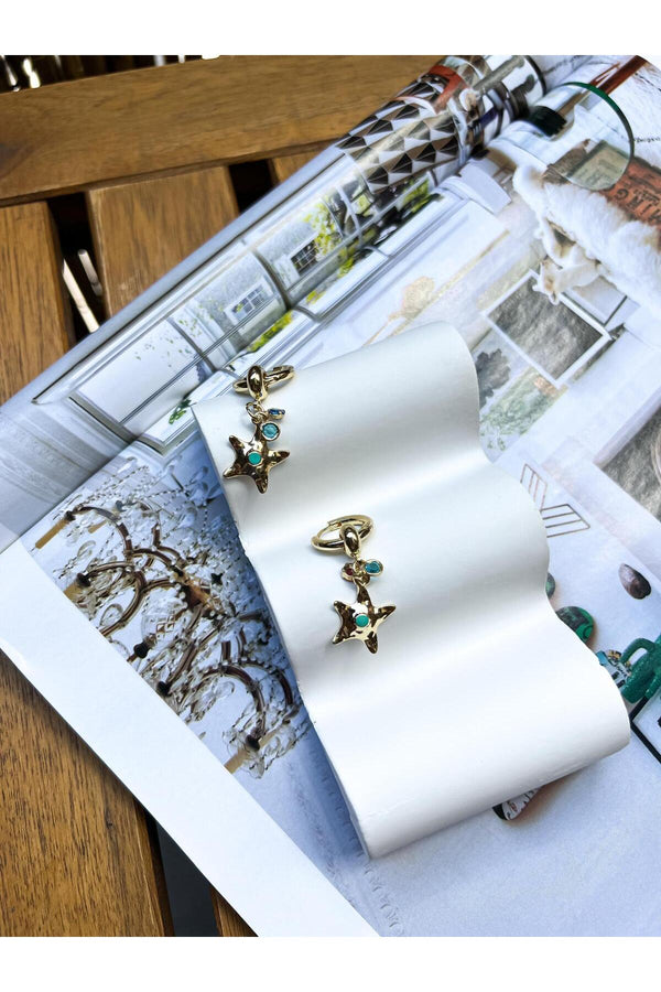 Çelik Charm detaylı mavi küpe