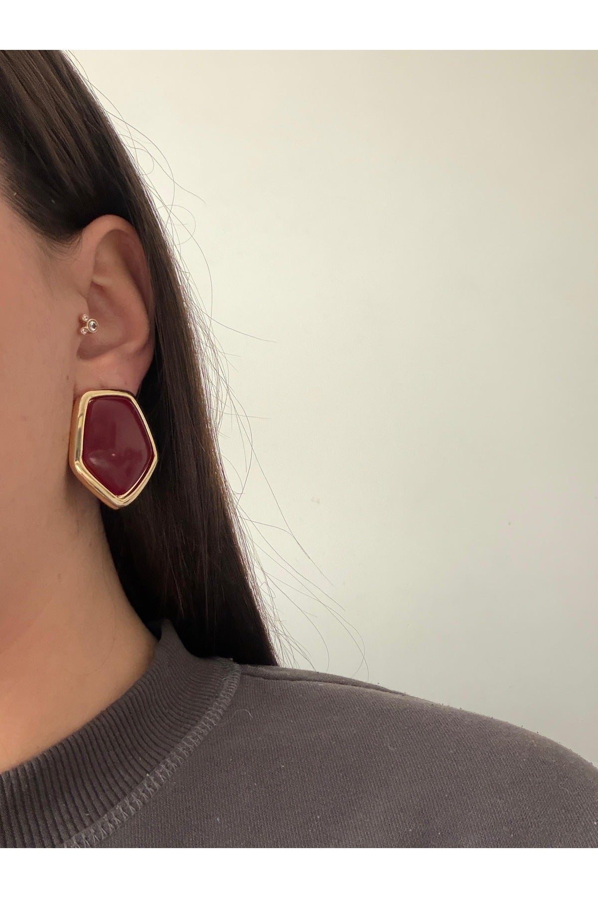 Çelik gold detaylı bordo asim küpe