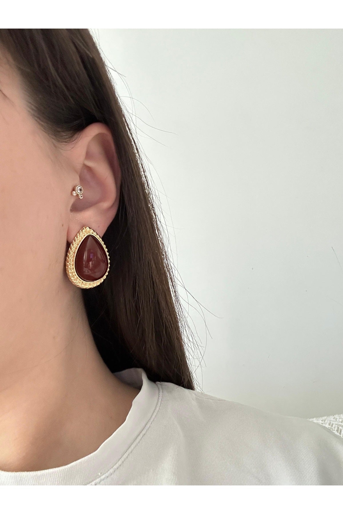 Çelik vintage bordo küpe