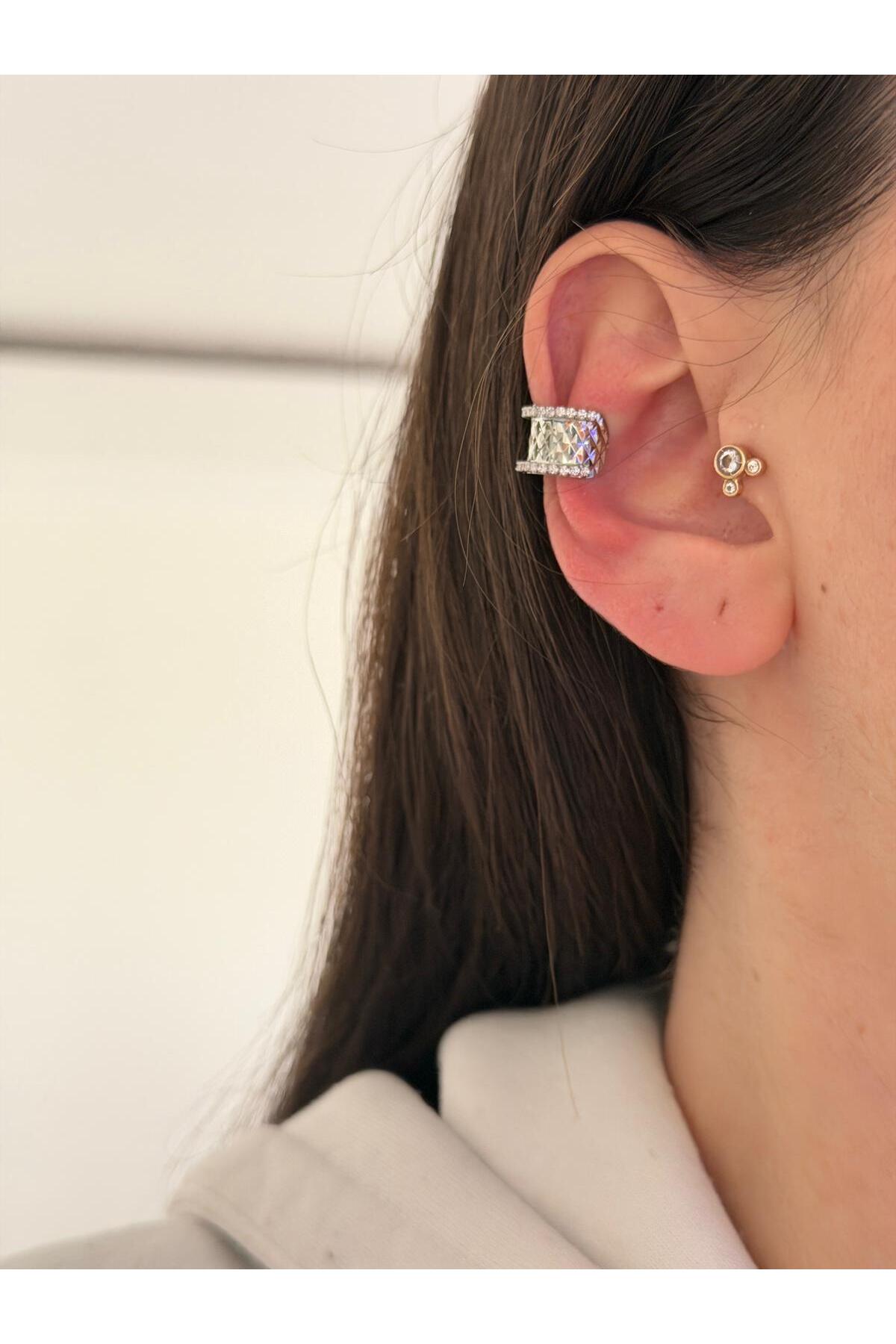 14K Çelik Üzeri Altın Kaplama Özel Seri Kıkırdak Küpe