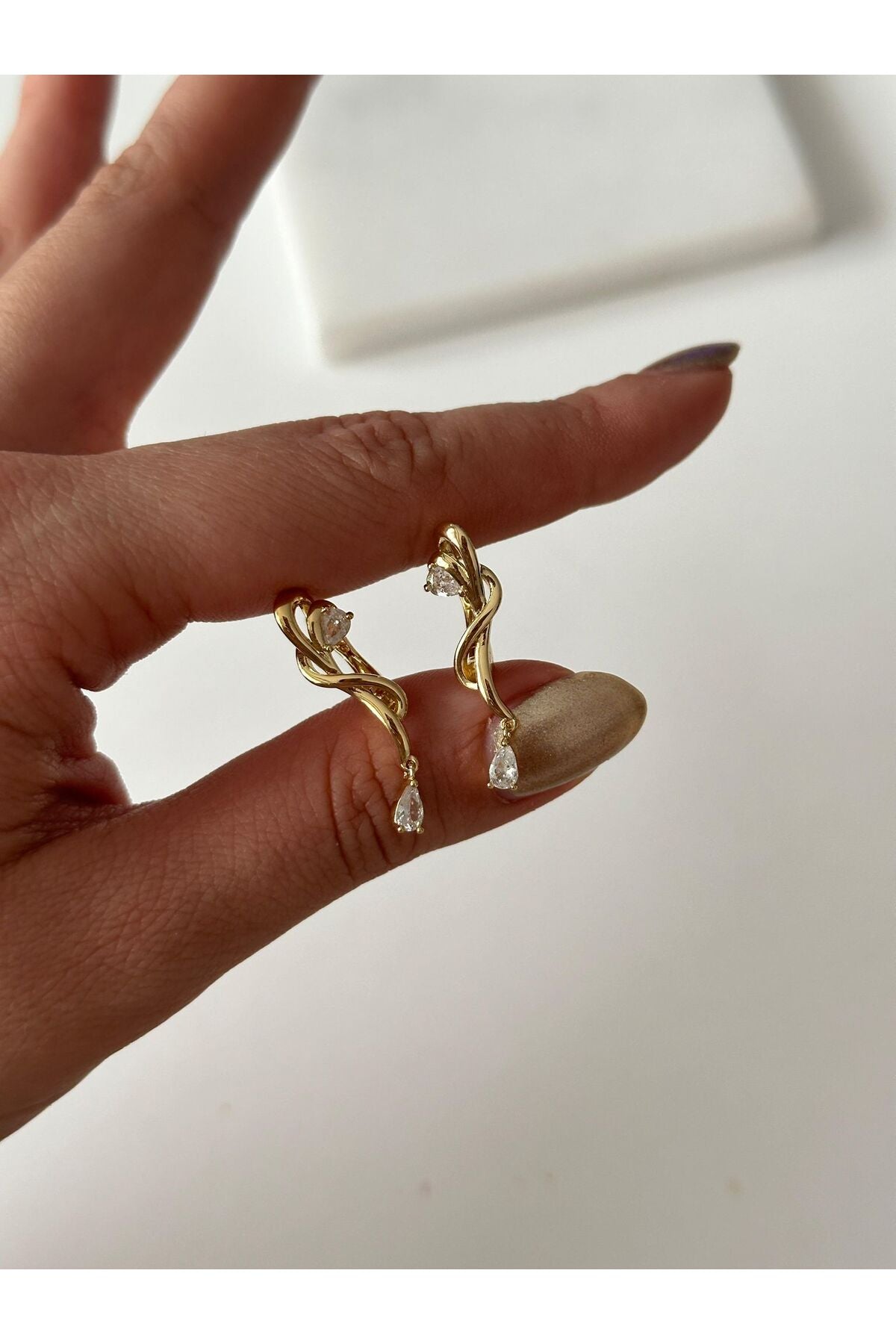 14K Çelik Üzeri Altın Kaplama Minimal Cm Küpe