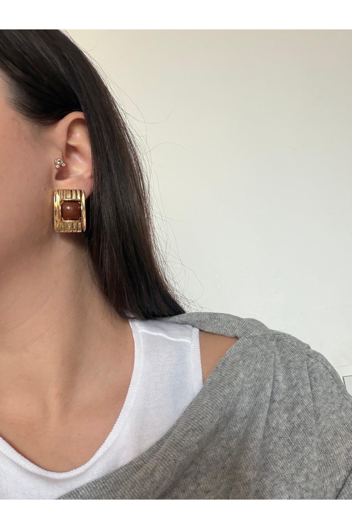 Çelik gold lily kahve küpe