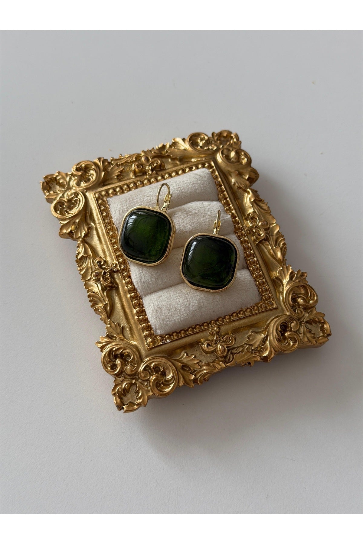 Çelik Mng yeşil bety küpe