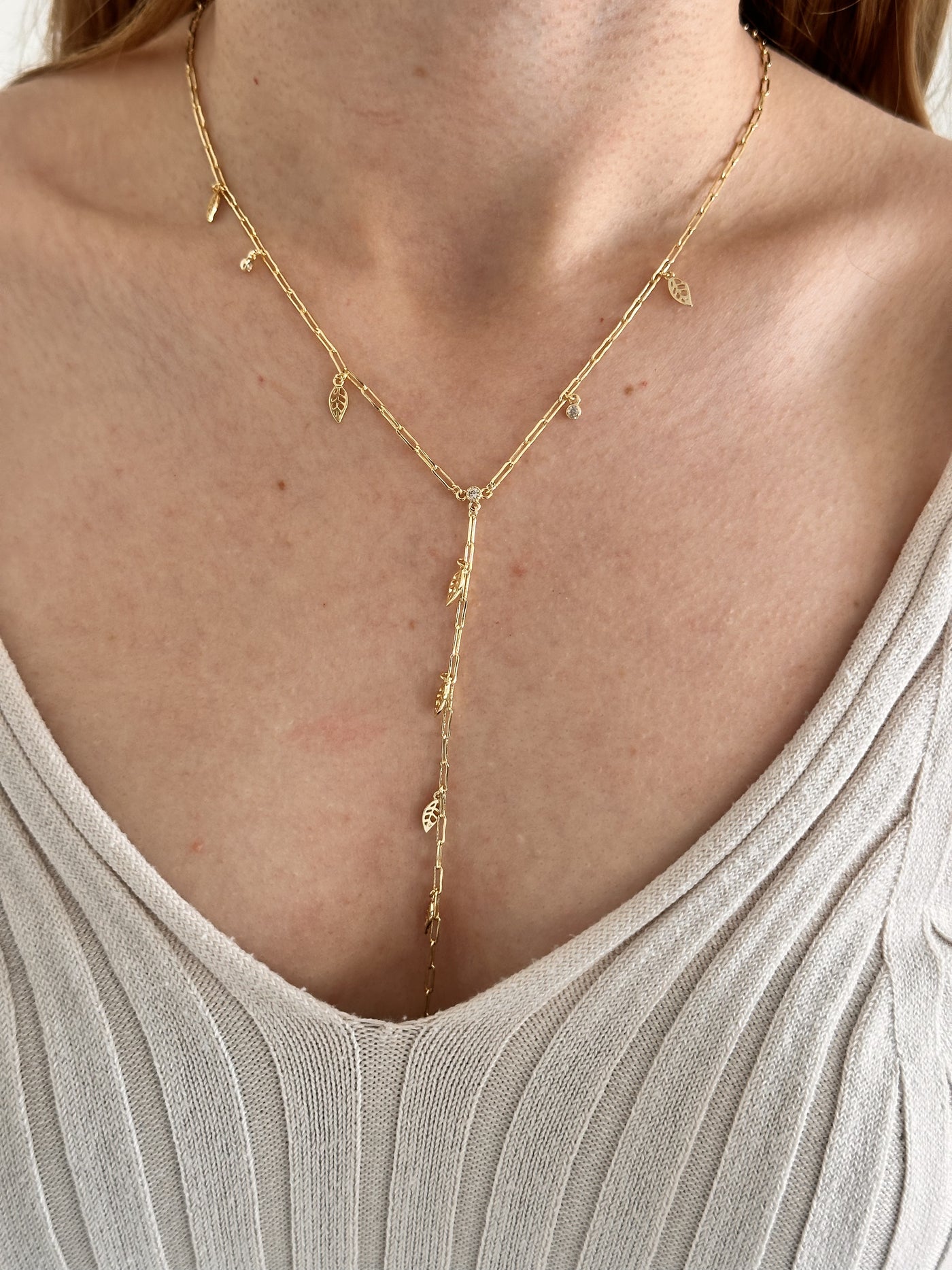 14K Altın Kaplama Yaprak Detaylı Y Kolye