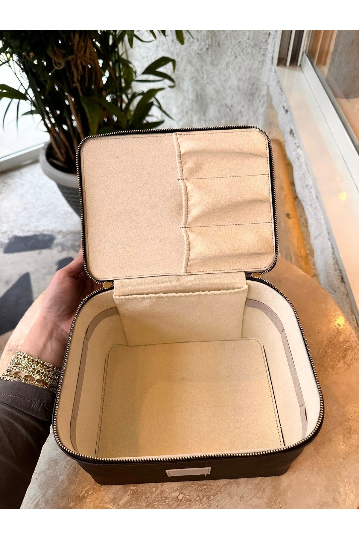 Kahverengi suni deri makyaj ve takı çantası organizer box