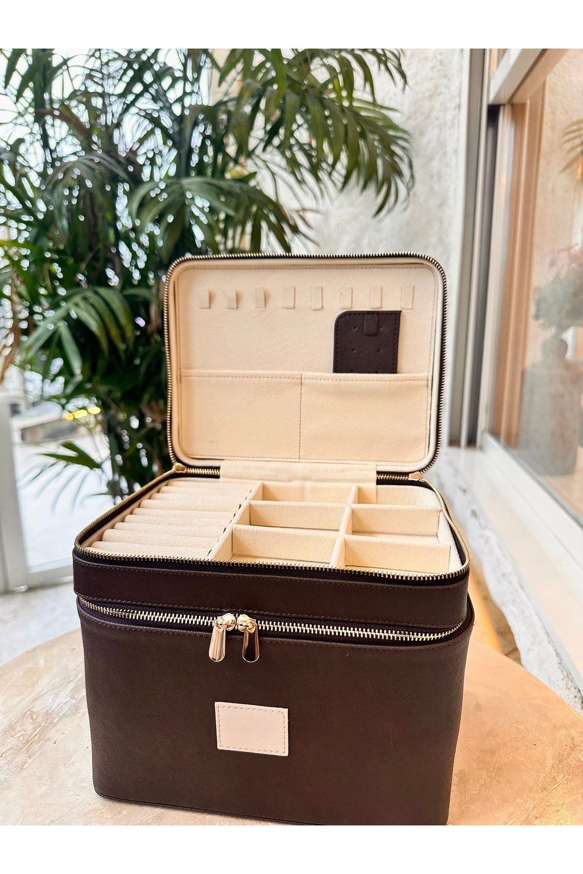 Kahverengi suni deri makyaj ve takı çantası organizer box