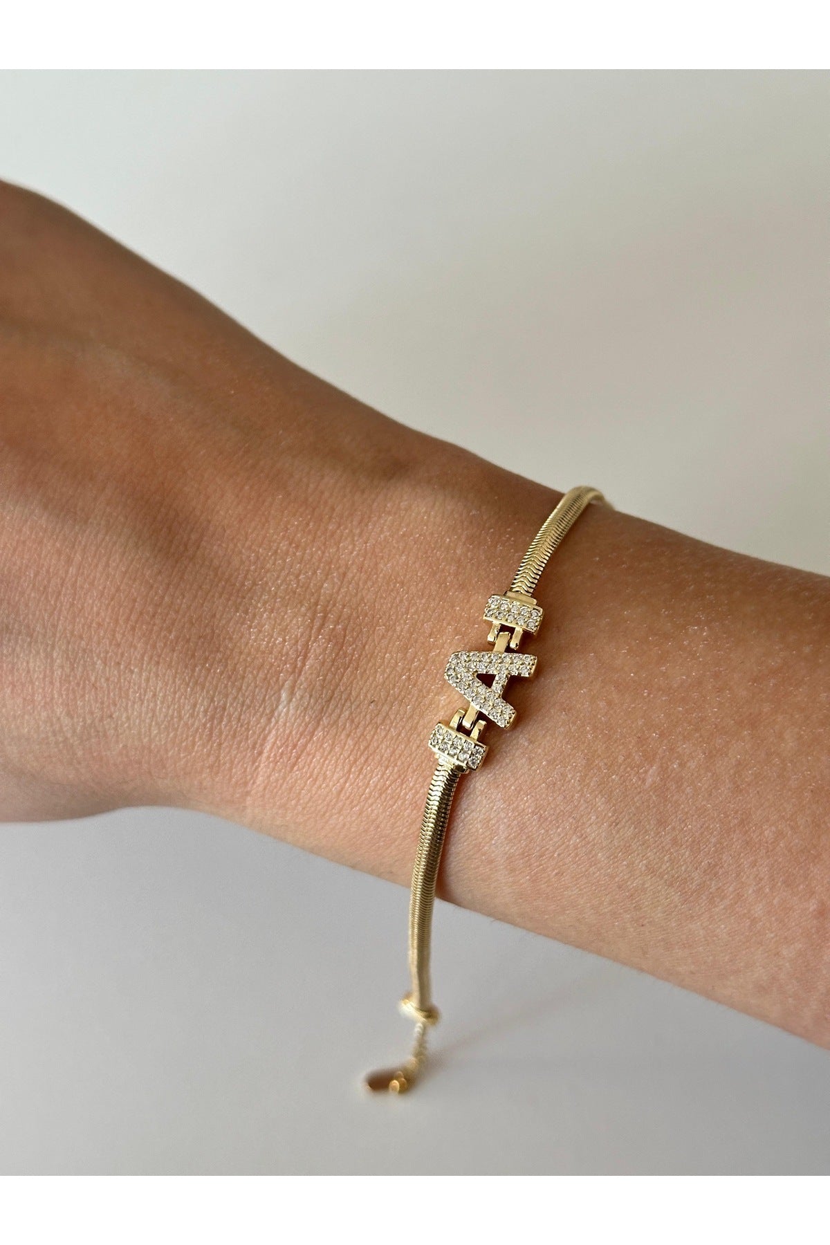 14 K Çelik üzeri altın kaplama kuyumcu işçiliği harf bileklik