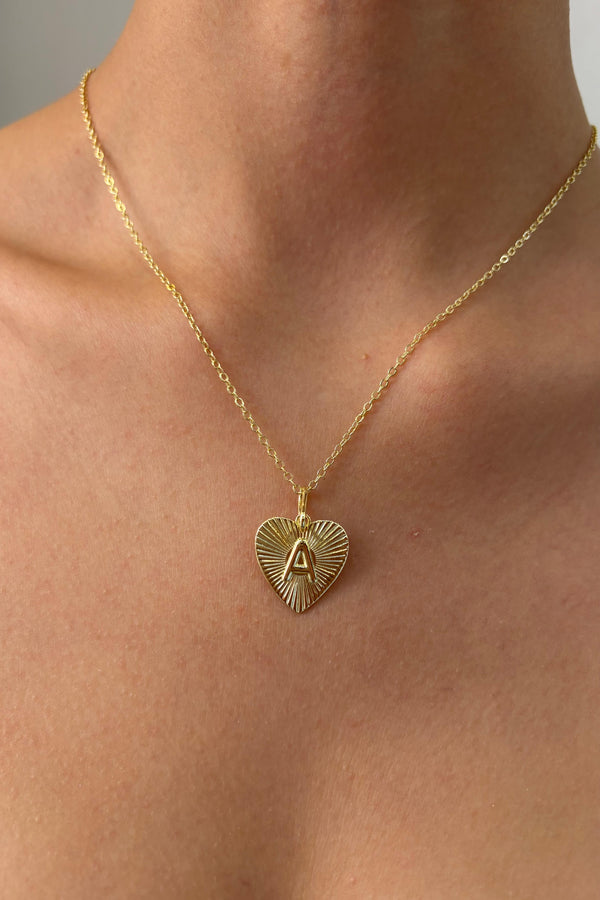 Amour Collection Kalp Harf Detaylı Çelik Üzeri Altın Kaplama Kolye