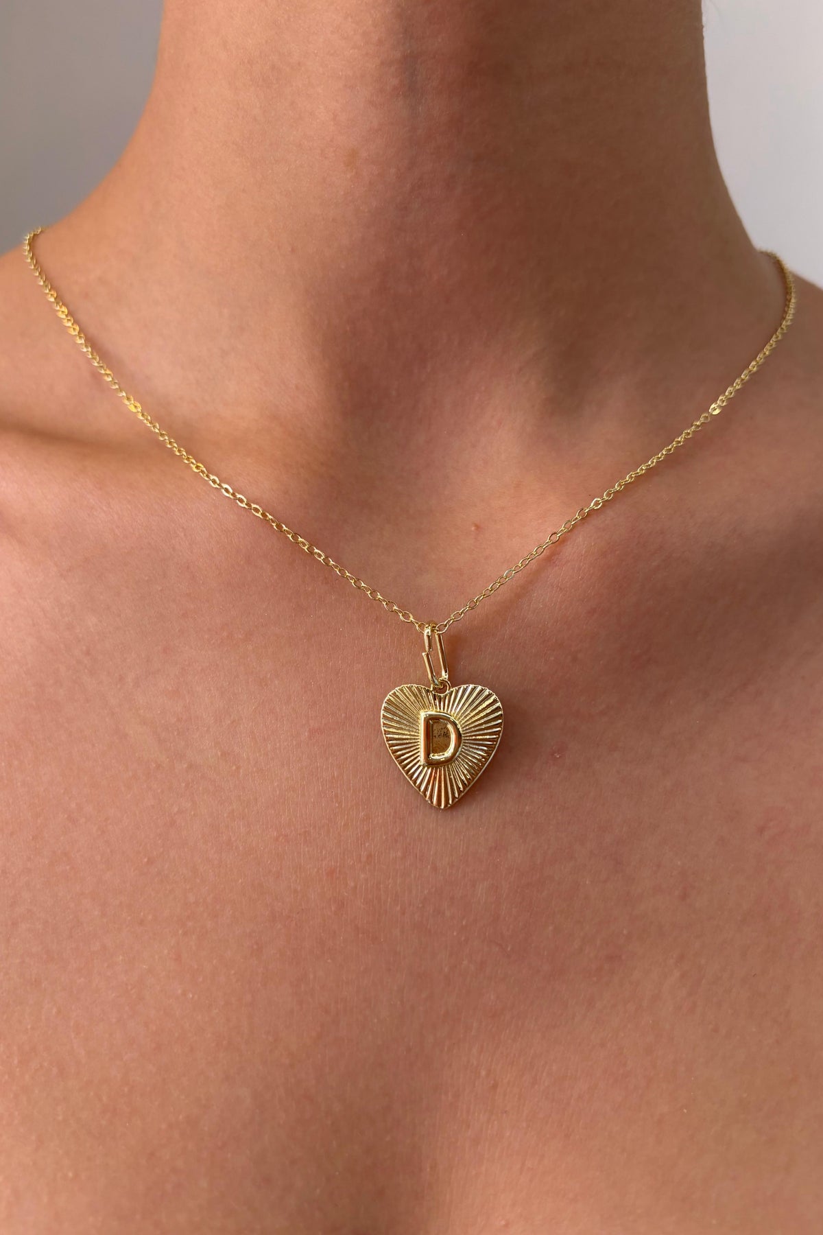 Amour Collection Kalp Harf Detaylı Çelik Üzeri Altın Kaplama Kolye