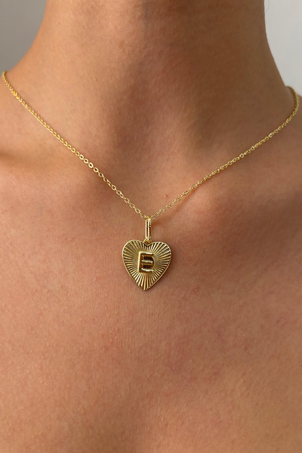 Amour Collection Kalp Harf Detaylı Çelik Üzeri Altın Kaplama Kolye