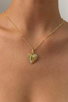 Amour Collection Kalp Harf Detaylı Çelik Üzeri Altın Kaplama Kolye