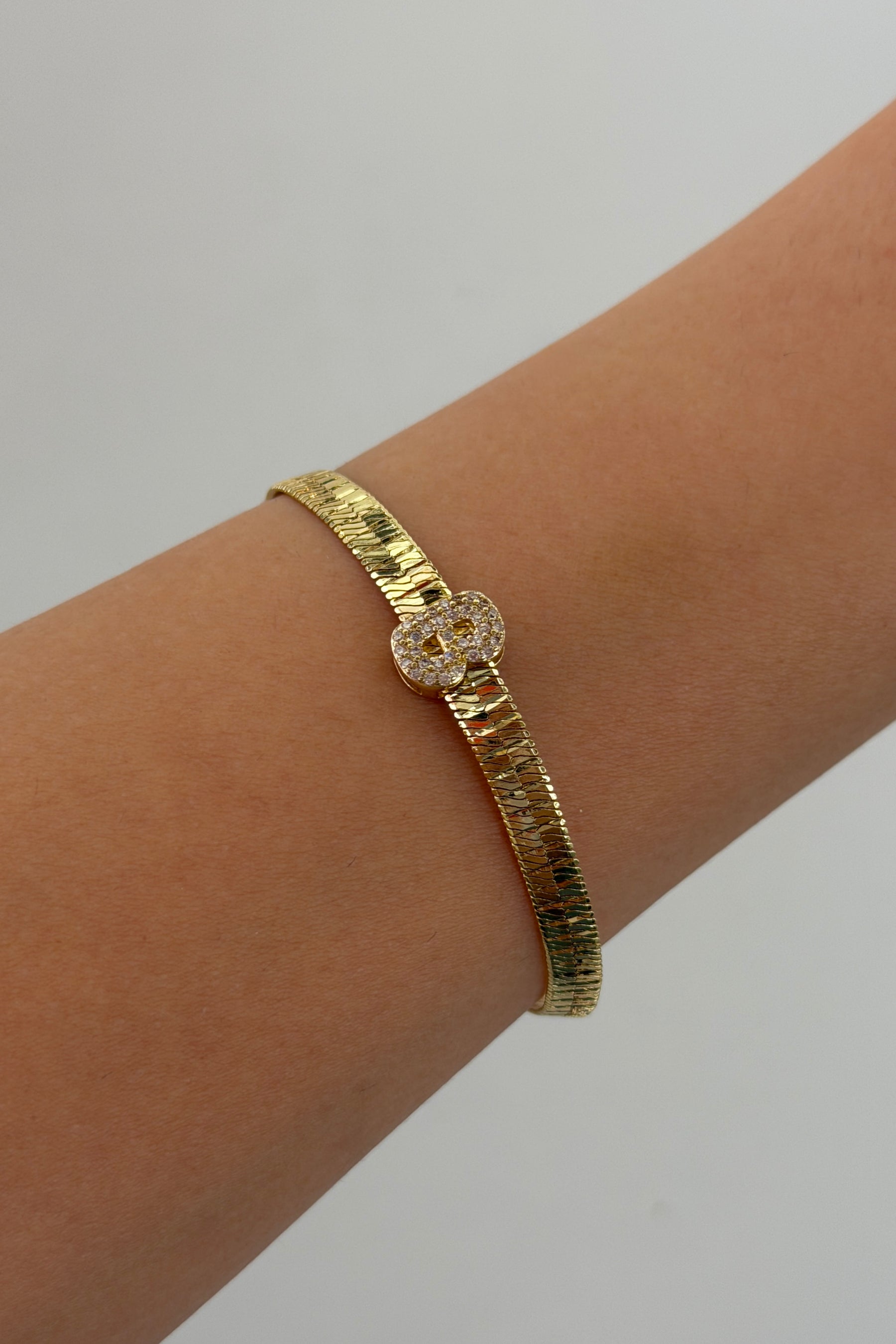 Çelik Üzeri Altın Kaplama Monogram Gold Harf Bileklik - B