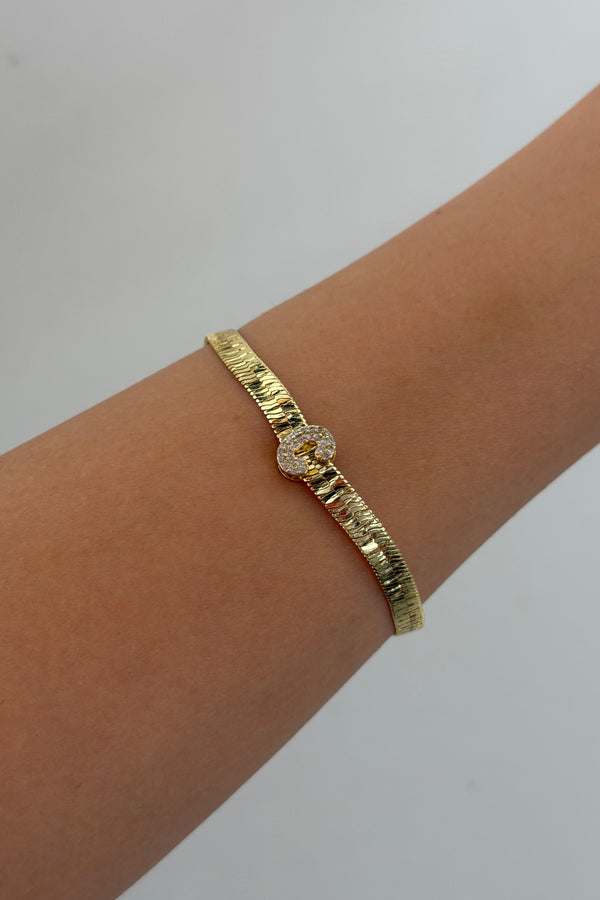 Çelik Üzeri Altın Kaplama Monogram Gold Harf Bileklik - C