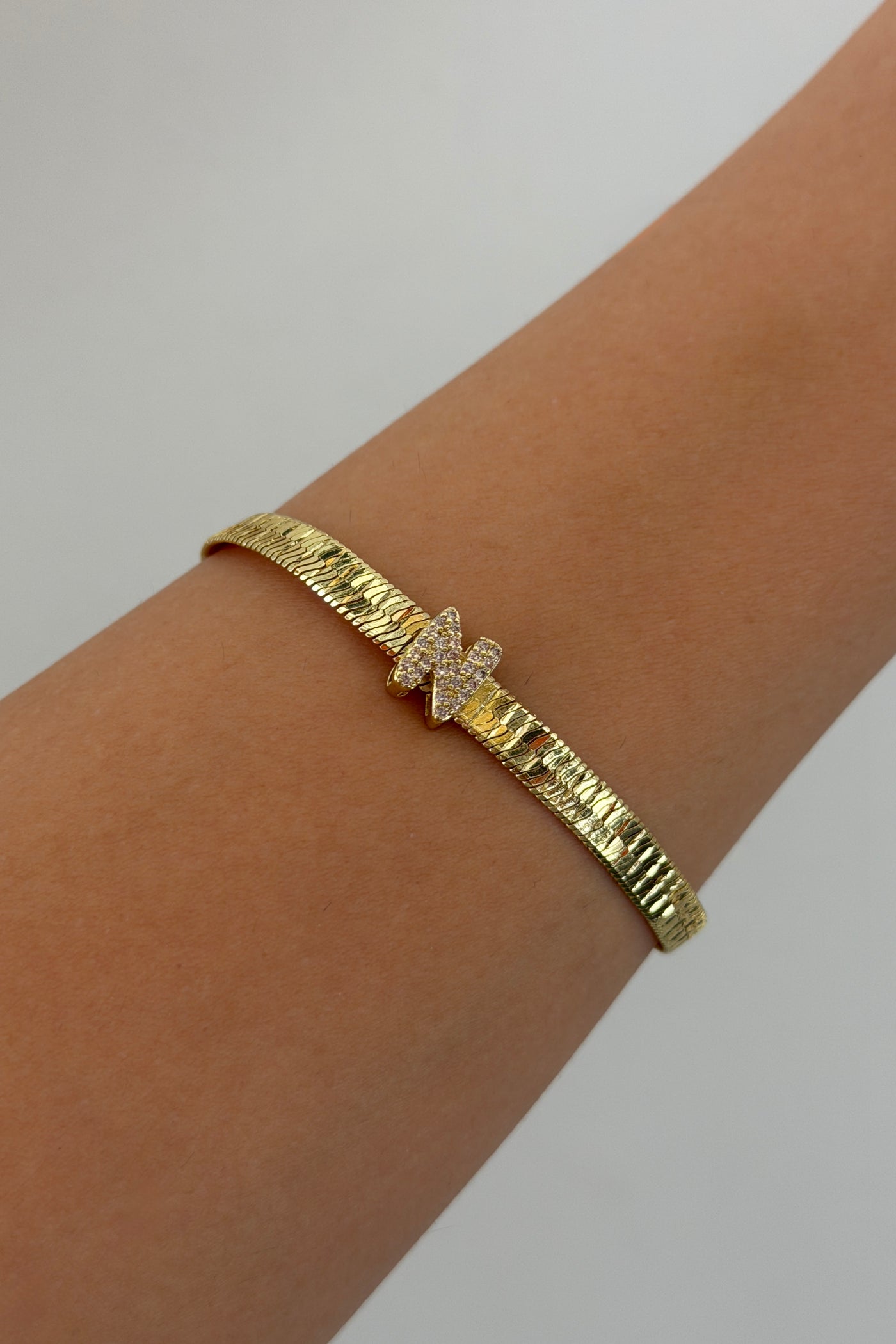 Çelik Üzeri Altın Kaplama Monogram Gold Harf Bileklik - N