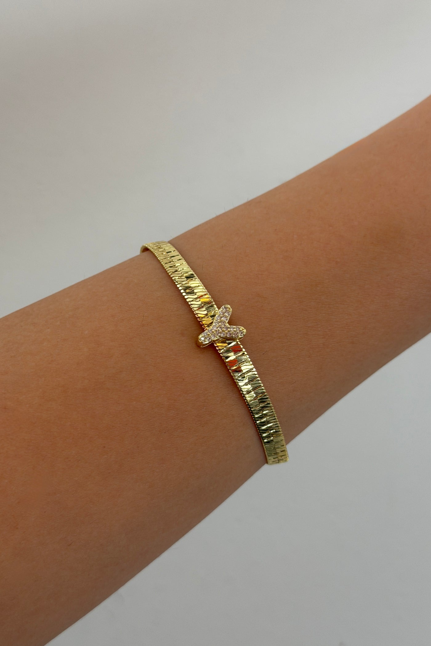 Çelik Üzeri Altın Kaplama Monogram Gold Harf Bileklik - Y