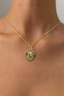 Amour Collection Kalp Harf Detaylı Çelik Üzeri Altın Kaplama Kolye