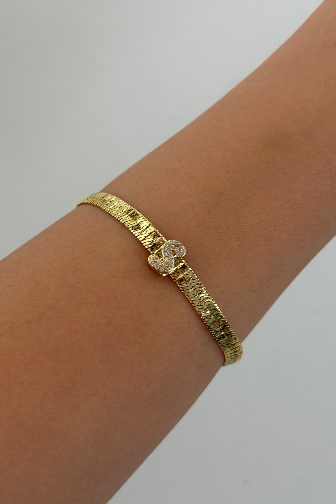 Çelik Üzeri Altın Kaplama Monogram Gold Harf Bileklik - S