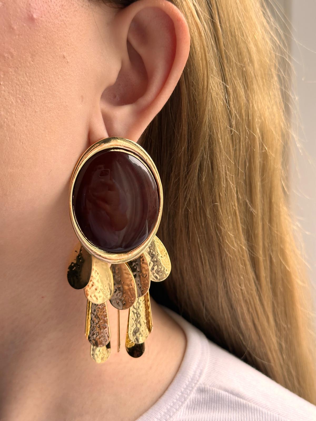 Çelik gold detaylı sallantılı trim kahve küpe