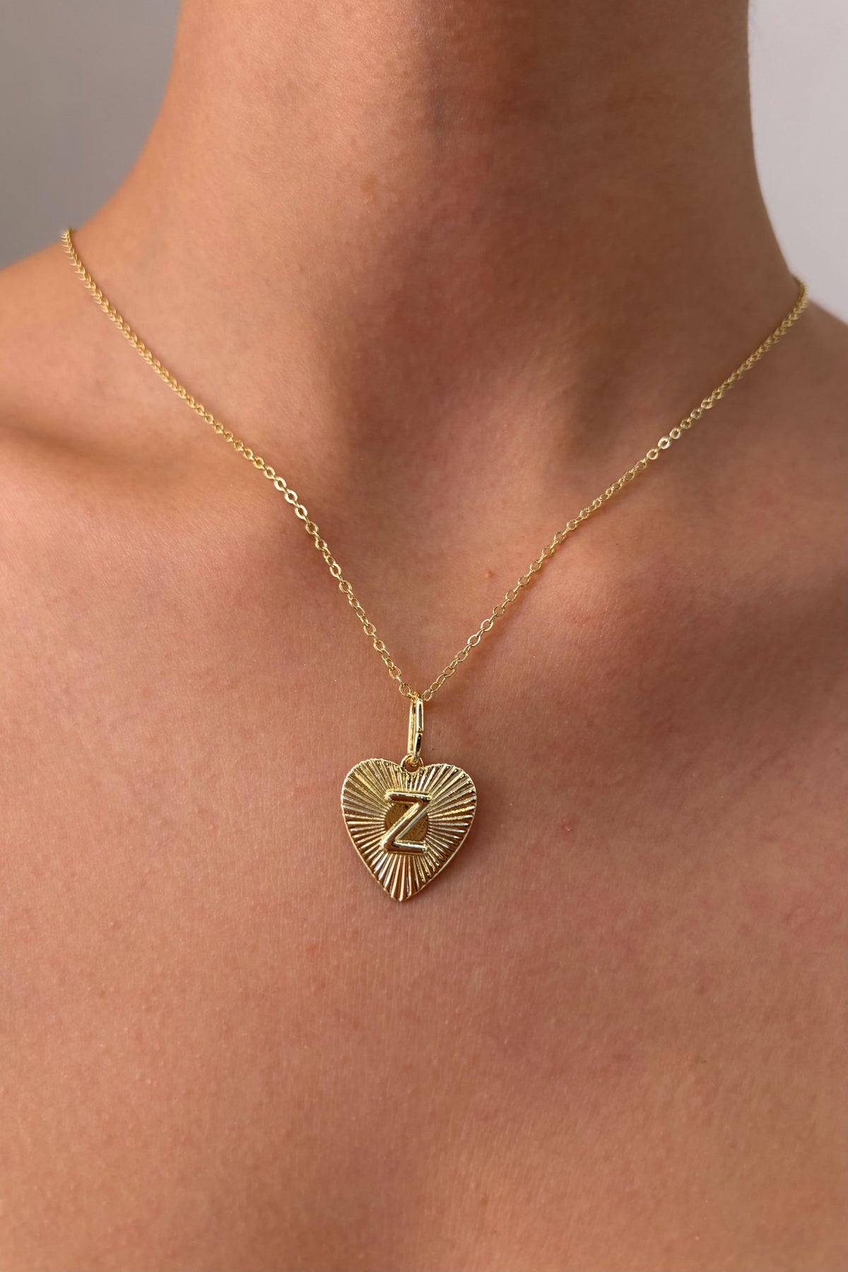 Amour Collection Kalp Harf Detaylı Çelik Üzeri Altın Kaplama Kolye