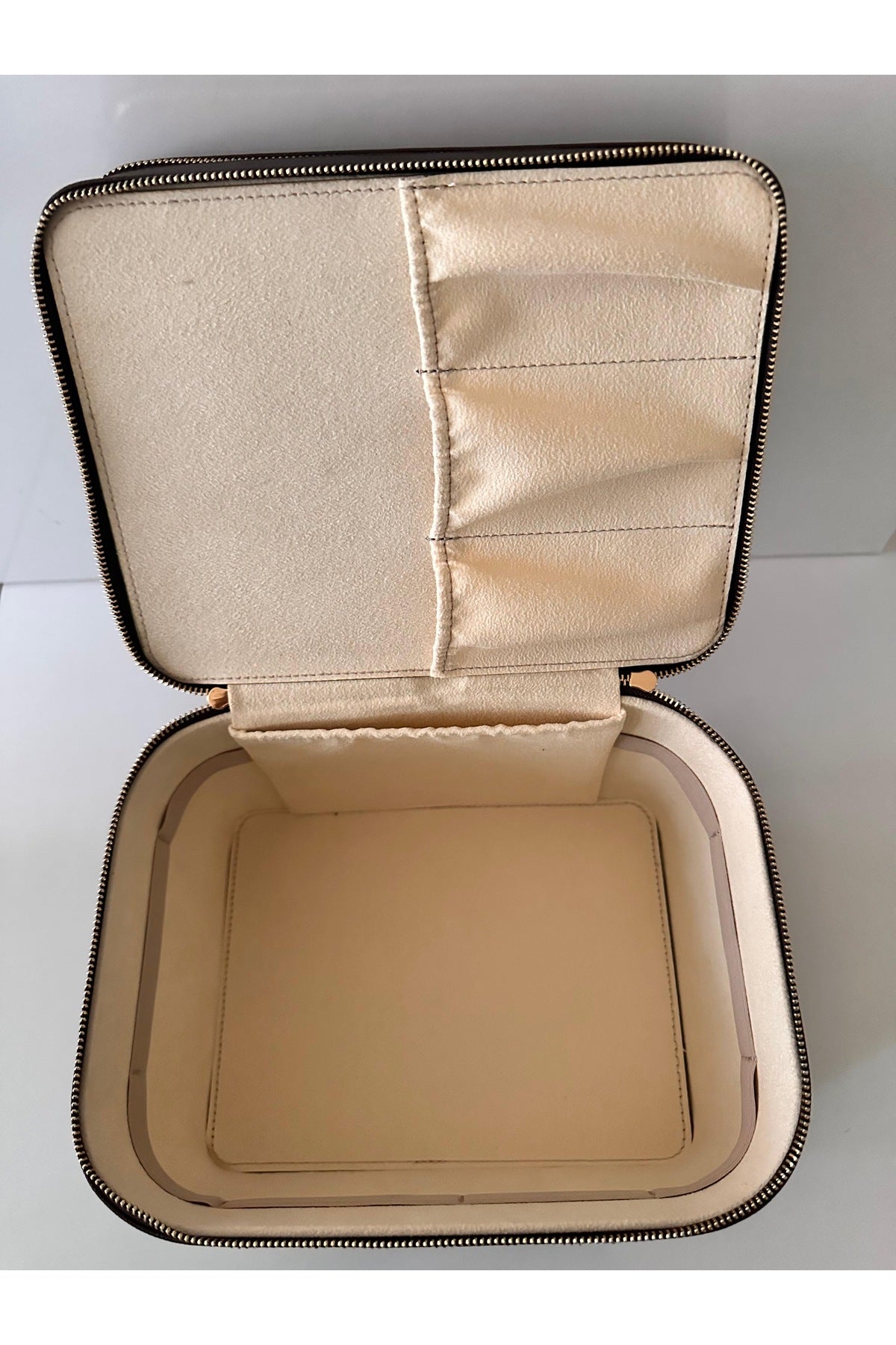 Kişiye özel isim yazılı suni deri büyük boy takı mücevher ve makyaj çantası - organizer box