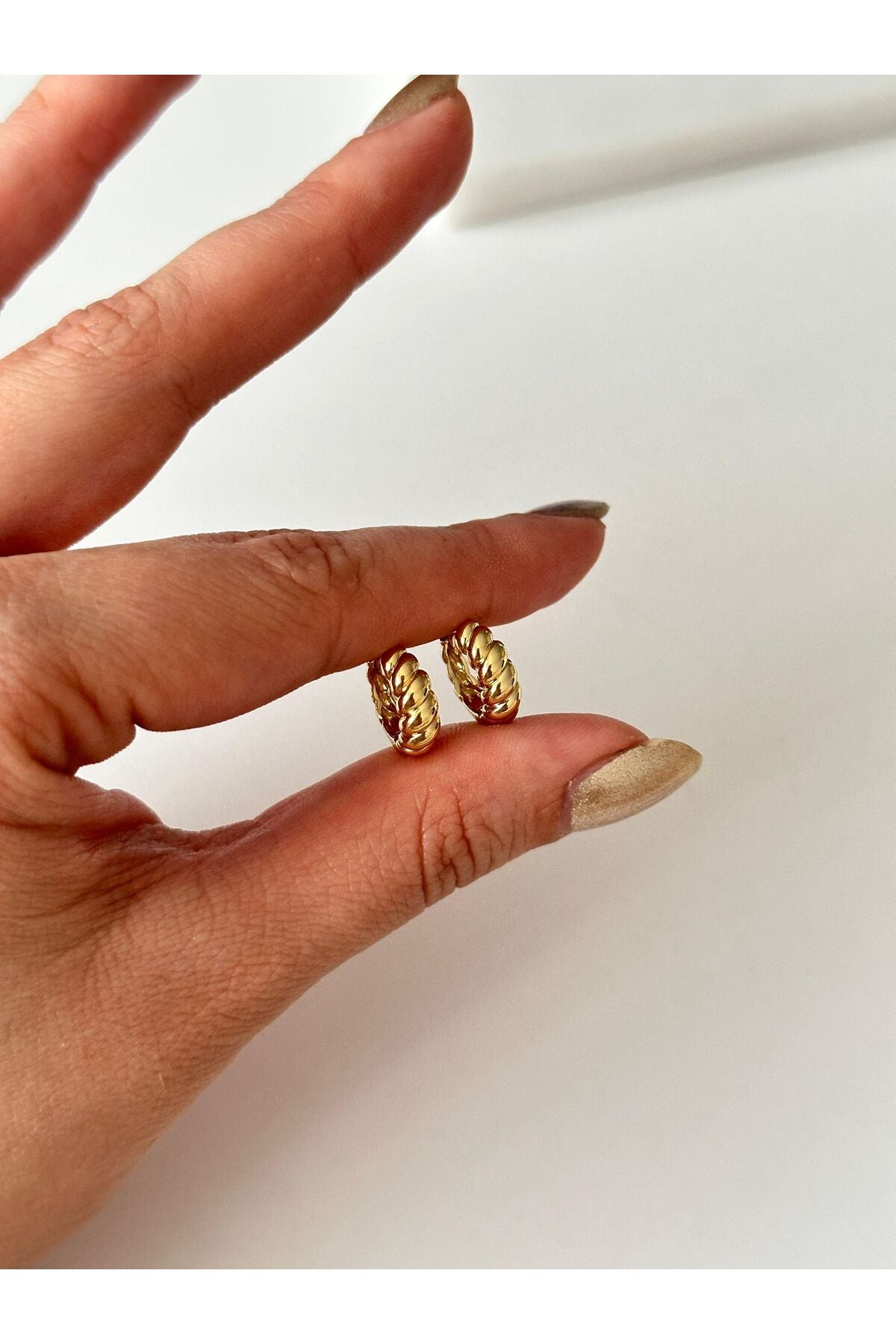 14K Çelik Üzeri Altın Kaplama Minimal Cm Küpe