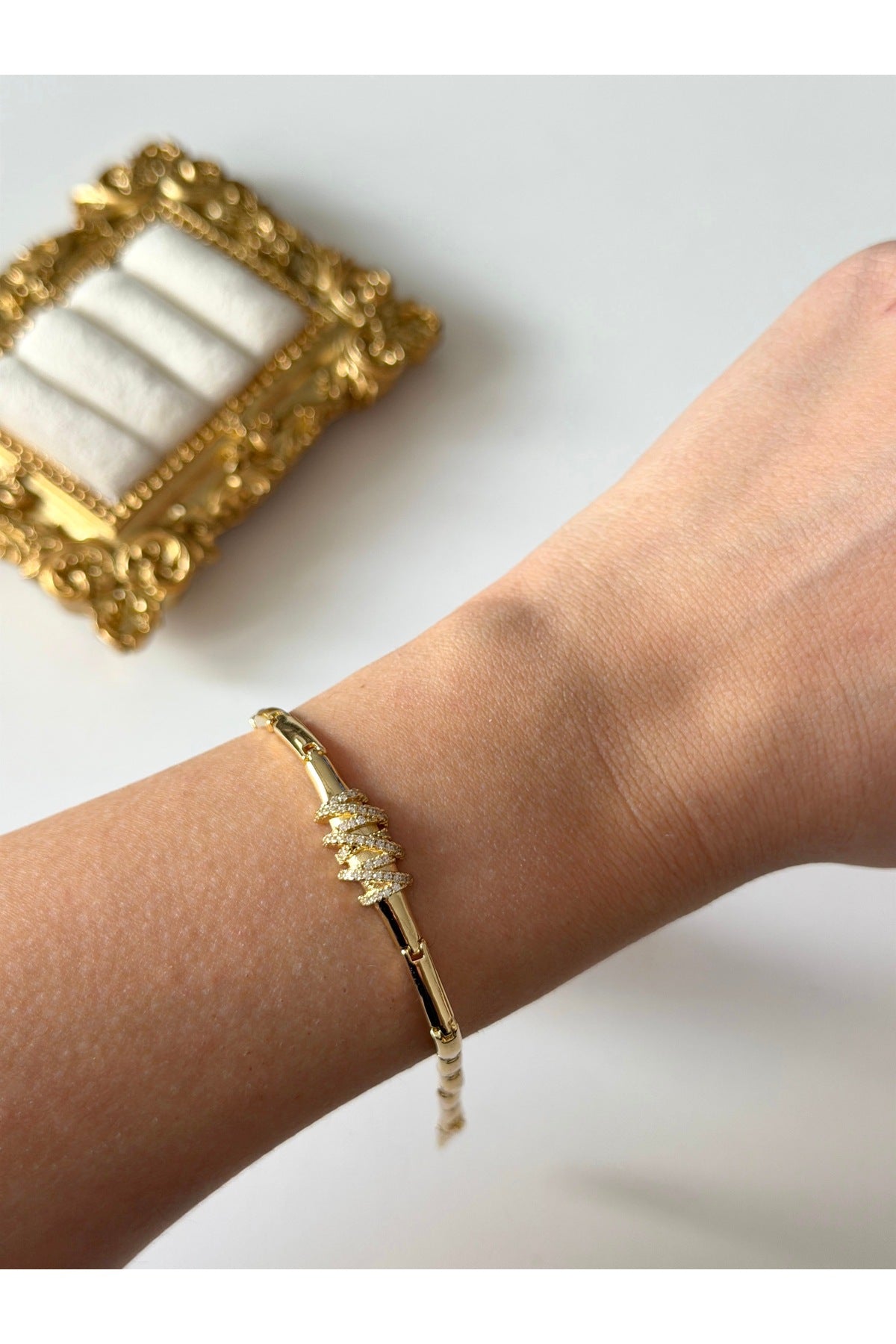 Çelik plaka kıvrım taşlı bileklik