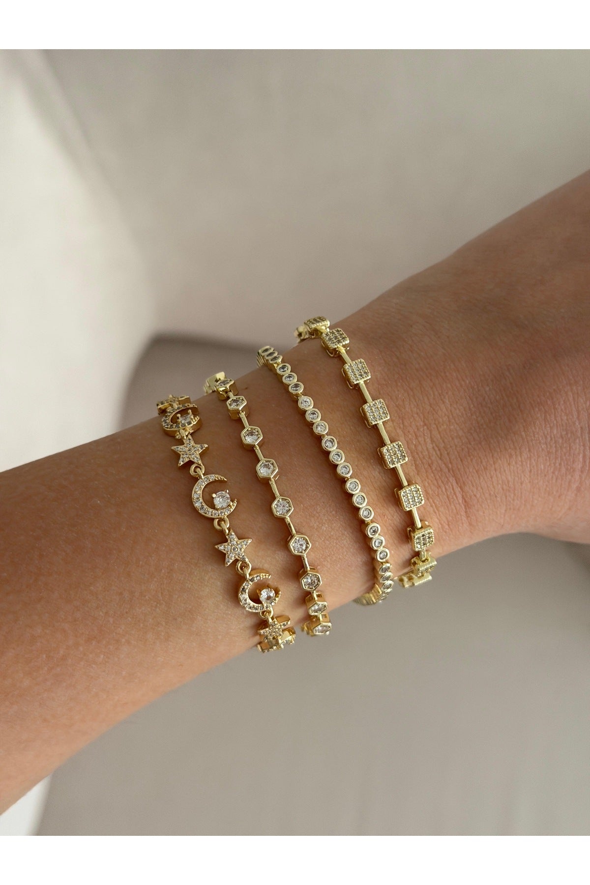 Çelik üzeri altın kaplama 4’lü bileklik set