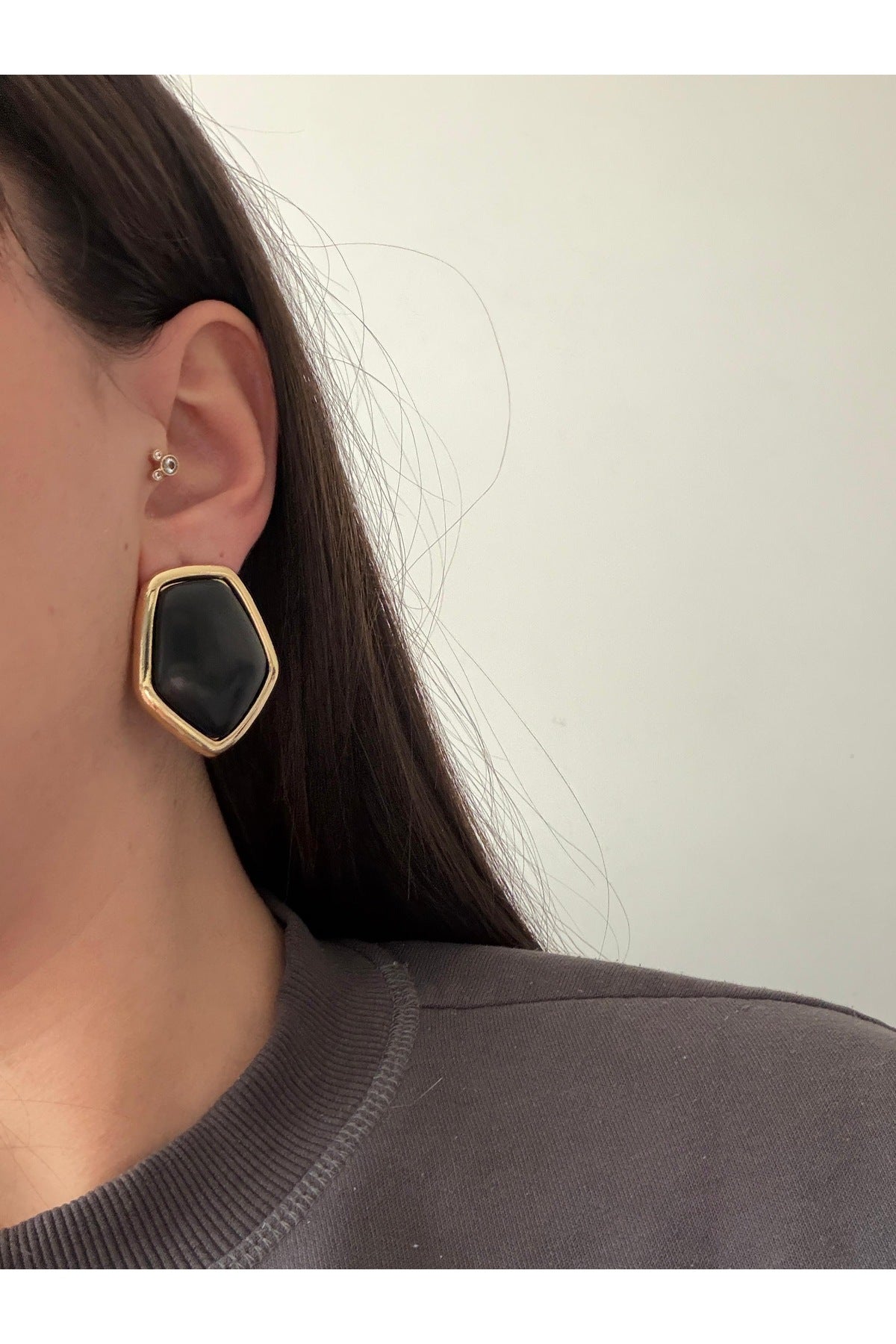 Çelik gold detaylı siyah asim küpe