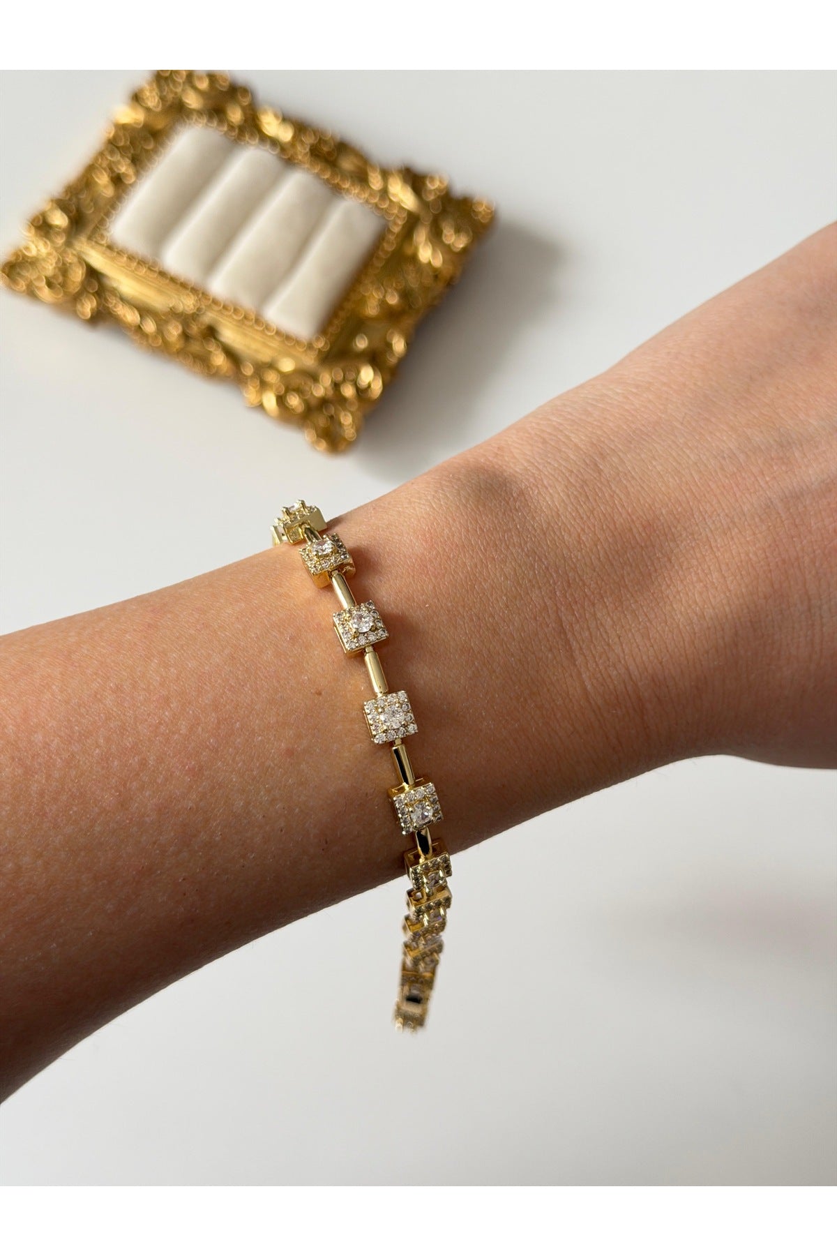 Çelik kare zirkon taşlı bileklik