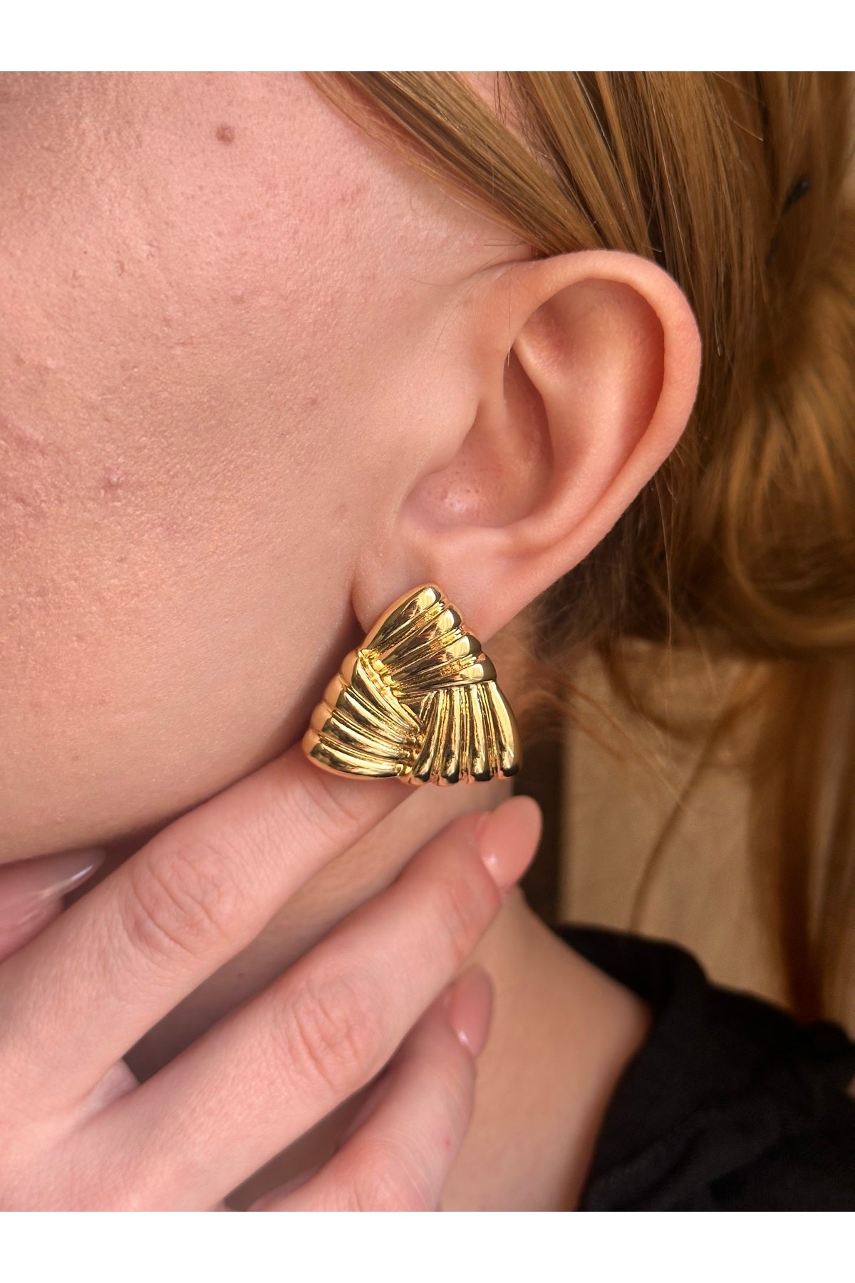 Çelik üçgen Lisa küpe