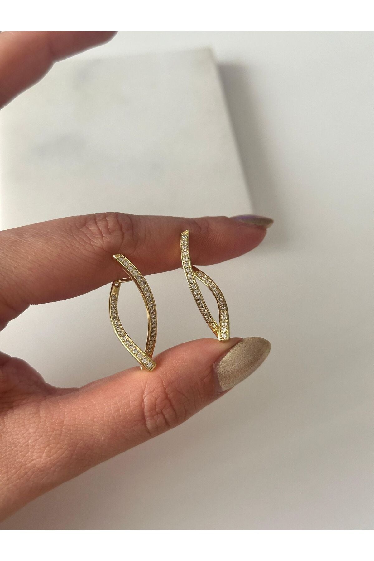 14K Çelik Üzeri Altın Kaplama Minimal Cm Küpe