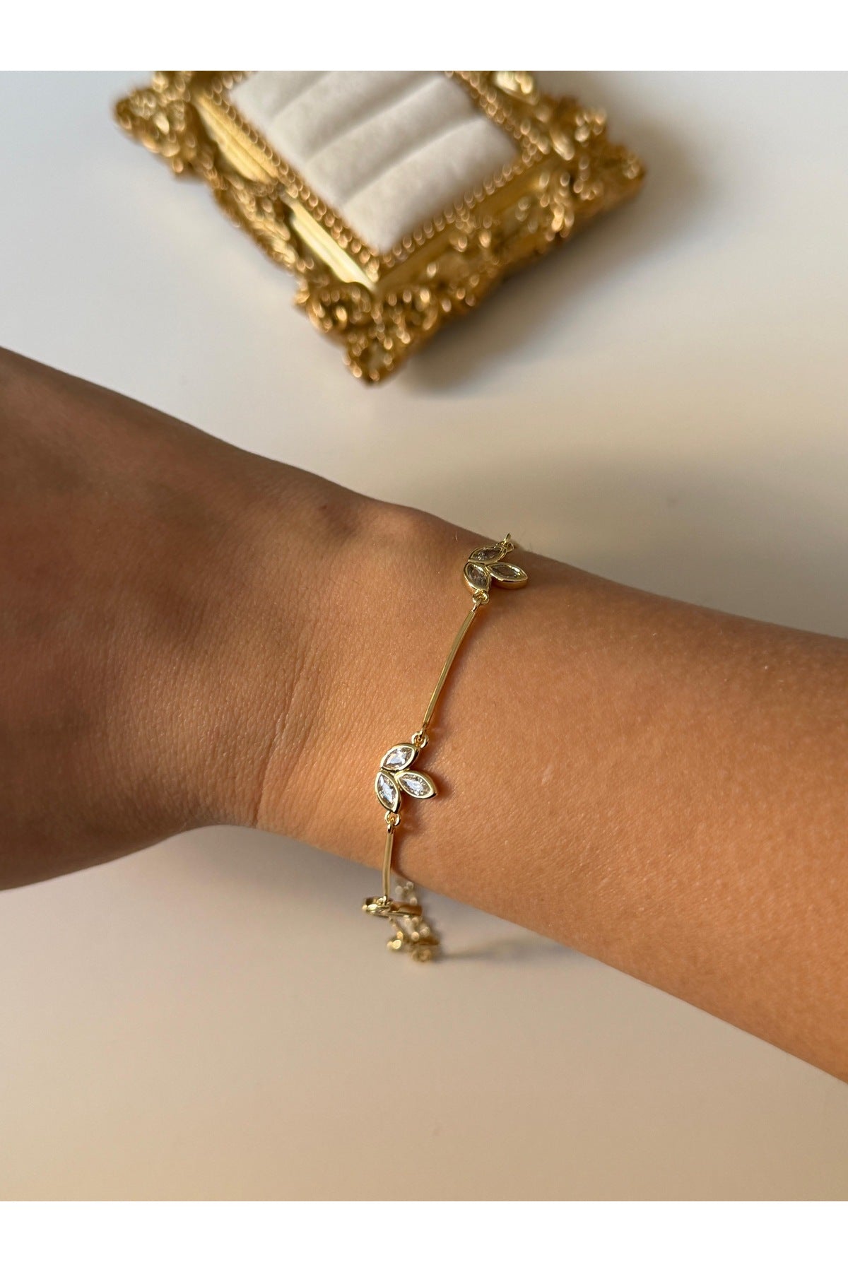 Çelik zirkon taşlı Lotus bileklik